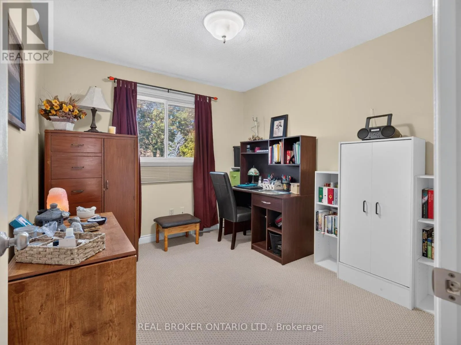 133 LEASIDE DRIVE
