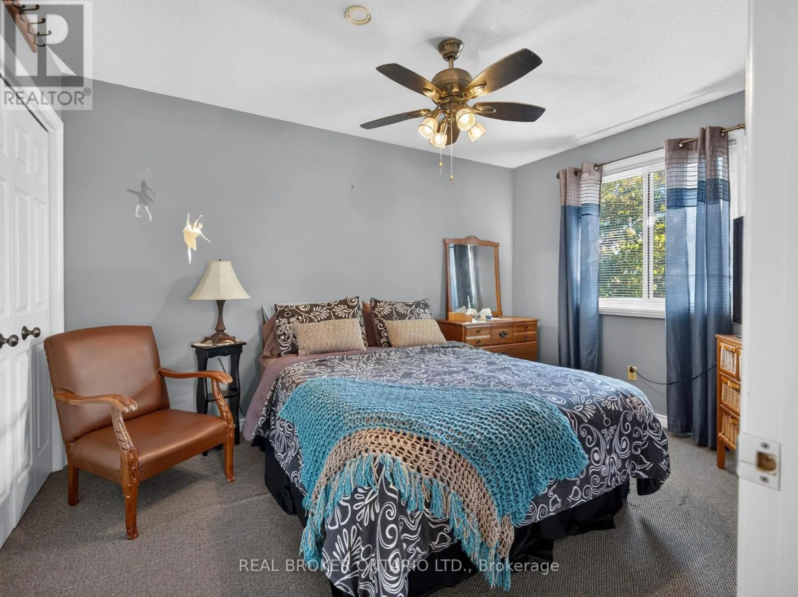 133 LEASIDE DRIVE