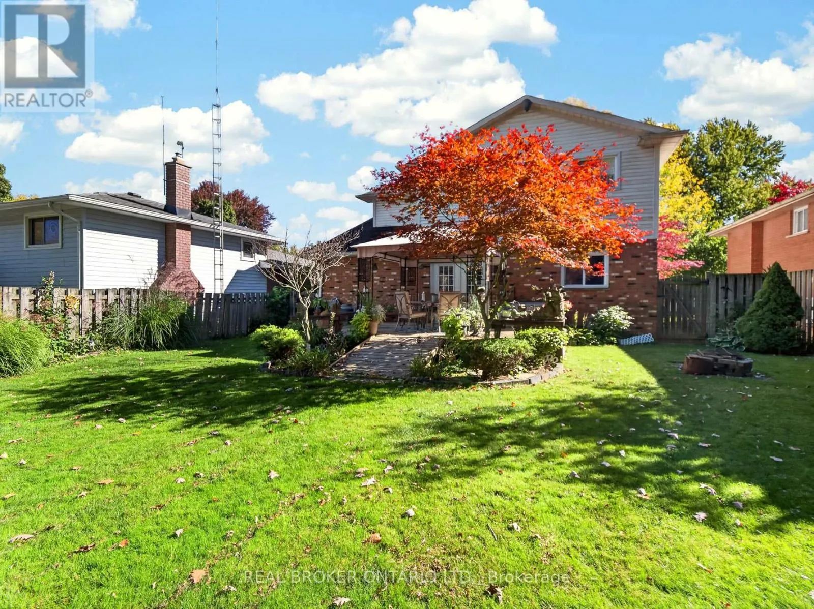 133 LEASIDE DRIVE