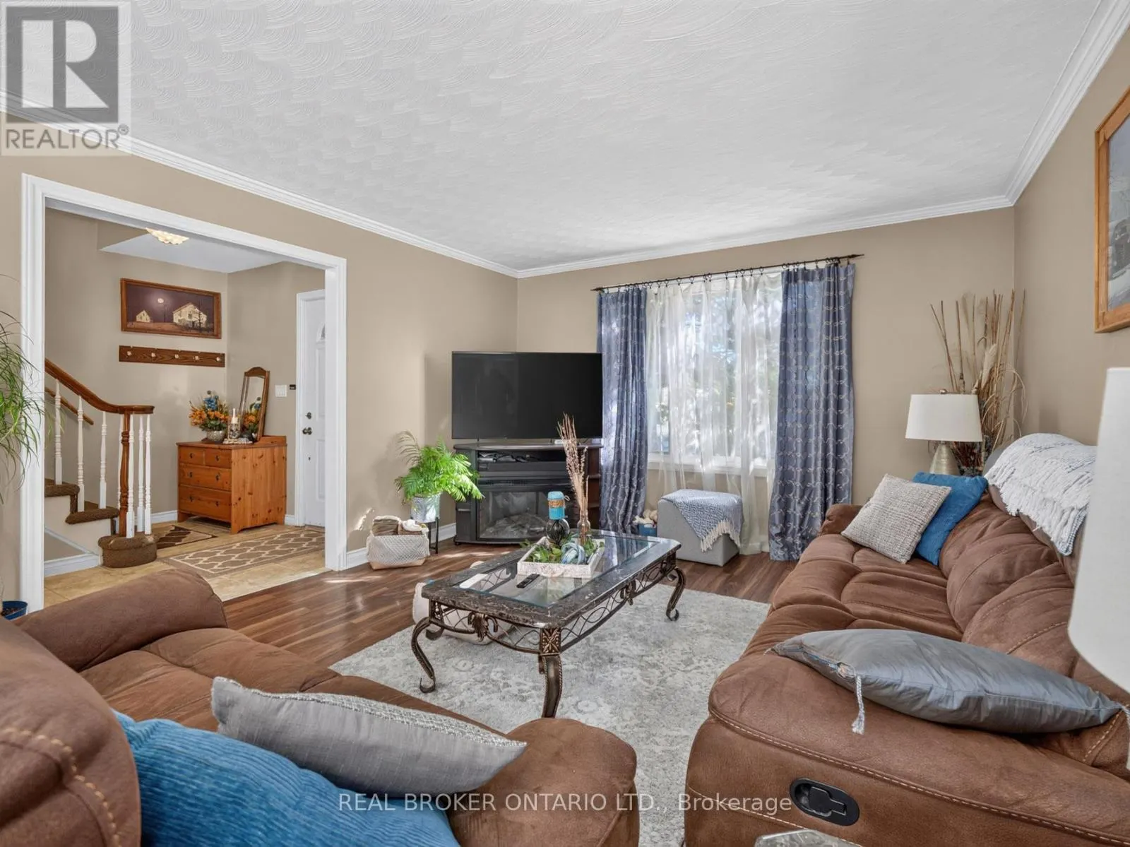 133 LEASIDE DRIVE