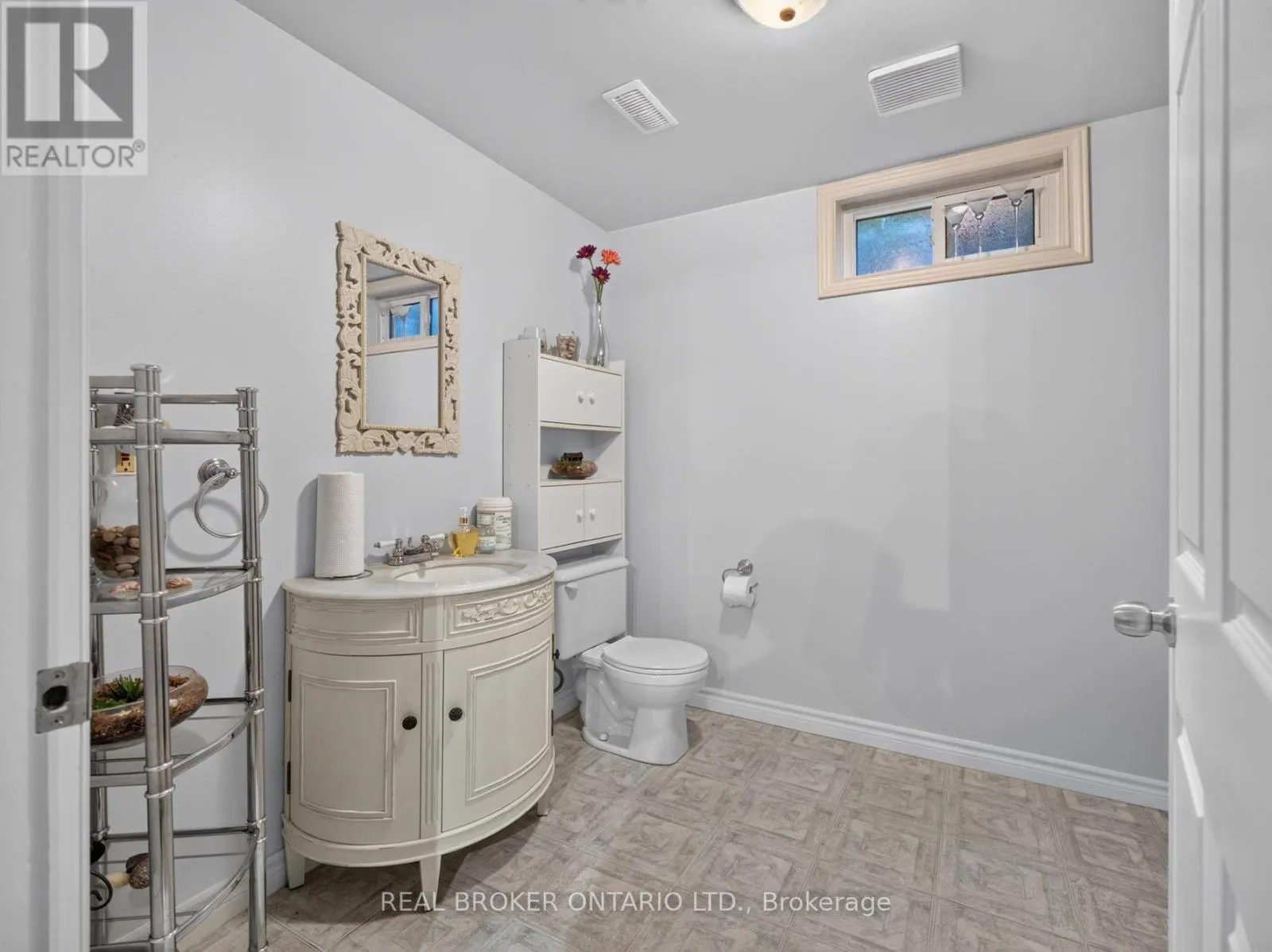 133 LEASIDE DRIVE