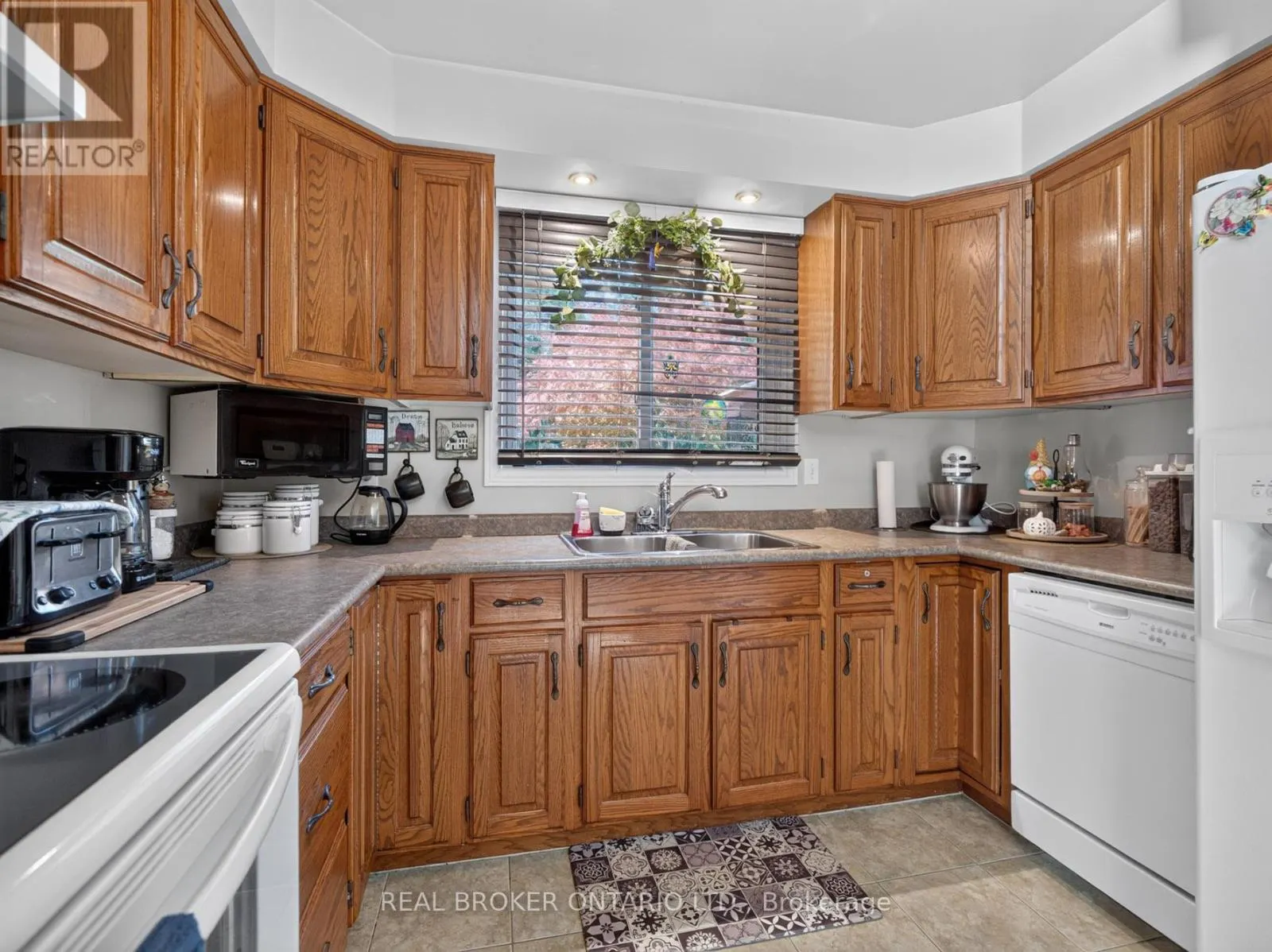 133 LEASIDE DRIVE