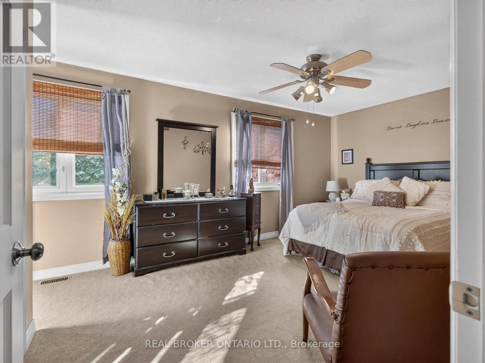 133 LEASIDE DRIVE