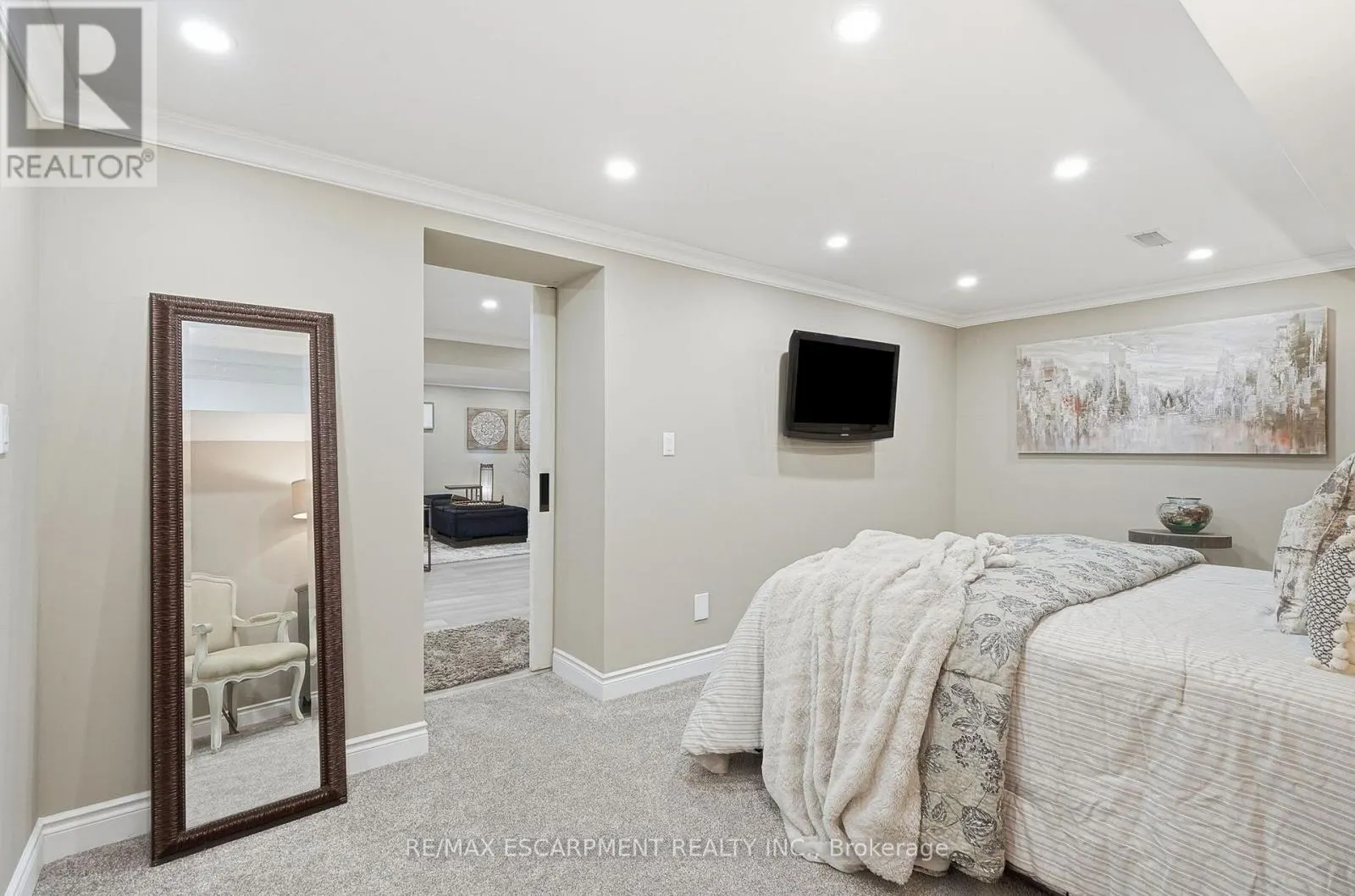 816 ALEXANDER ROAD
