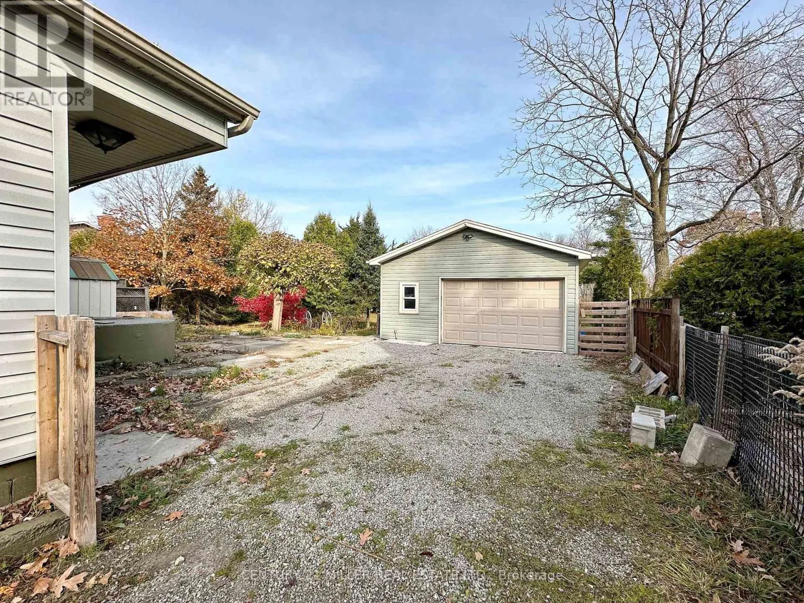 49 RIDGE ROAD E