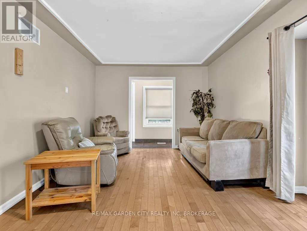 15 RODMAN STREET