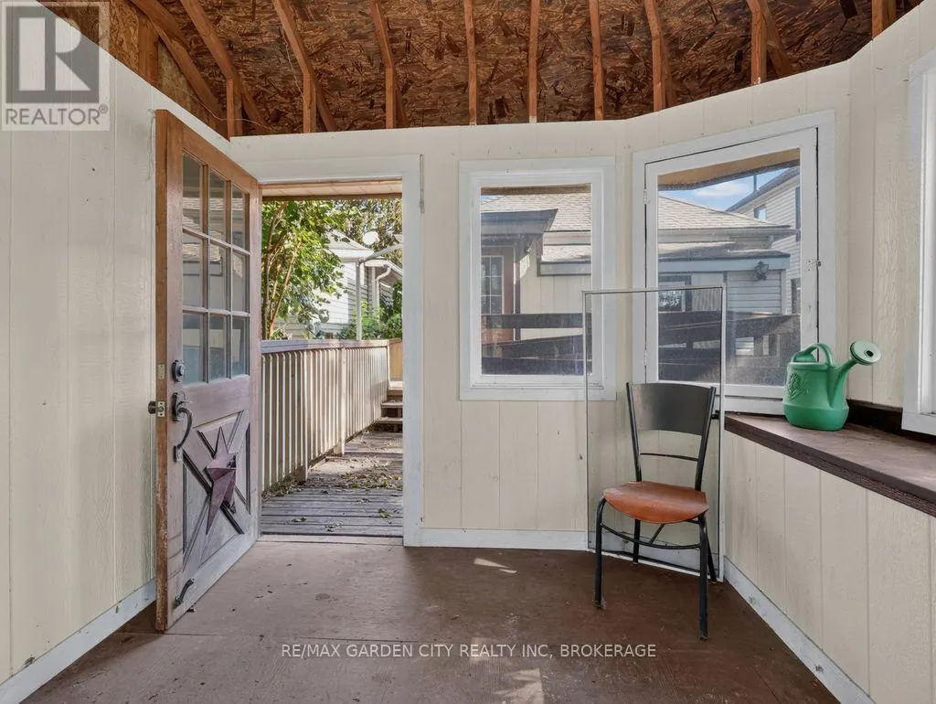 15 RODMAN STREET