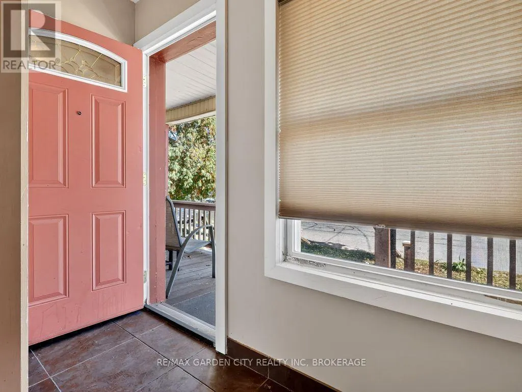 15 RODMAN STREET