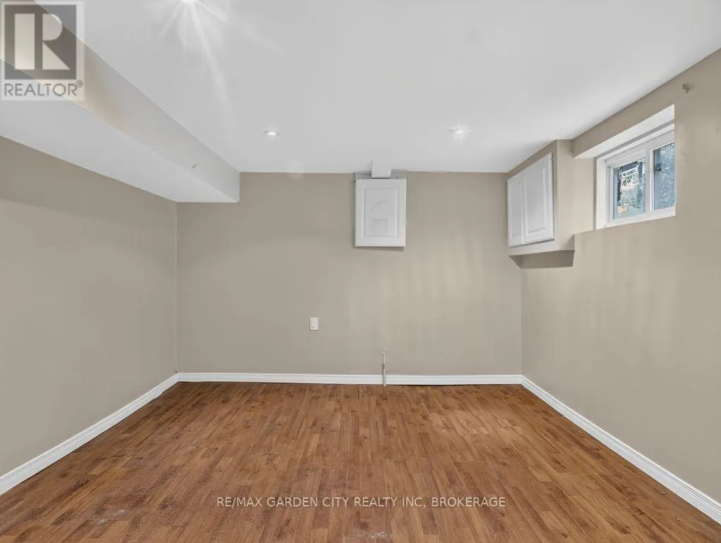 15 RODMAN STREET