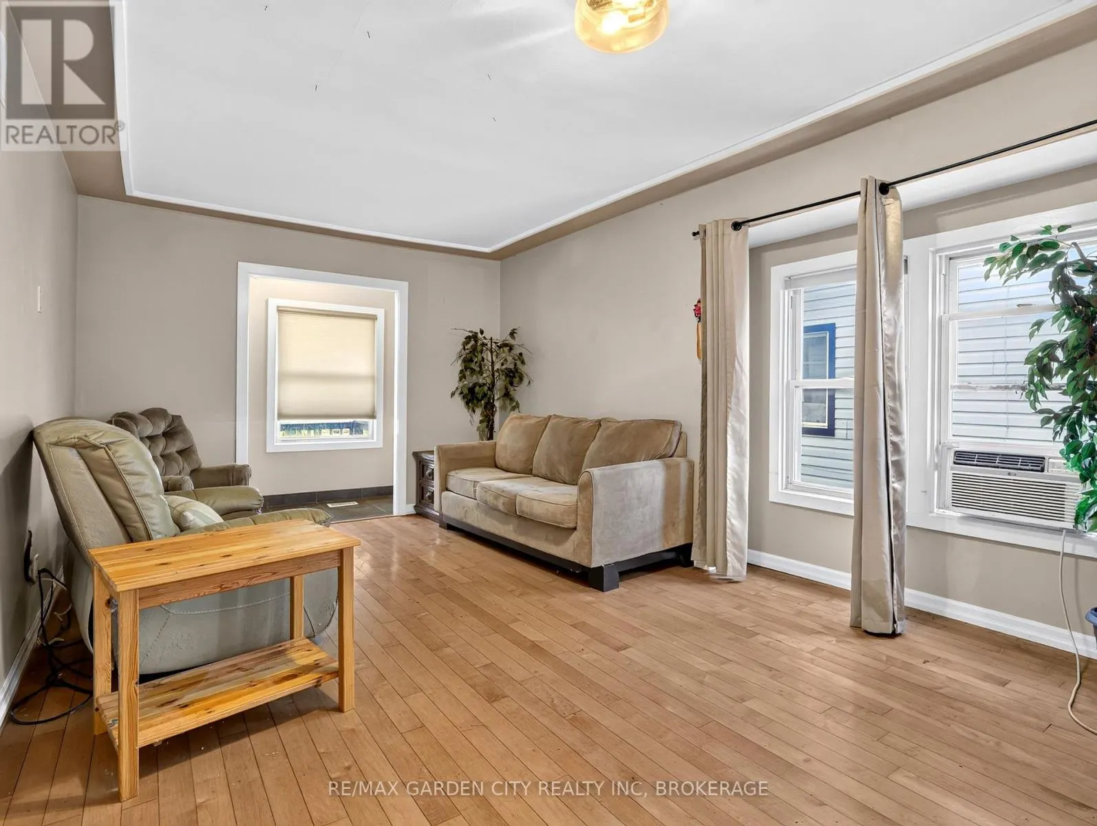 15 RODMAN STREET