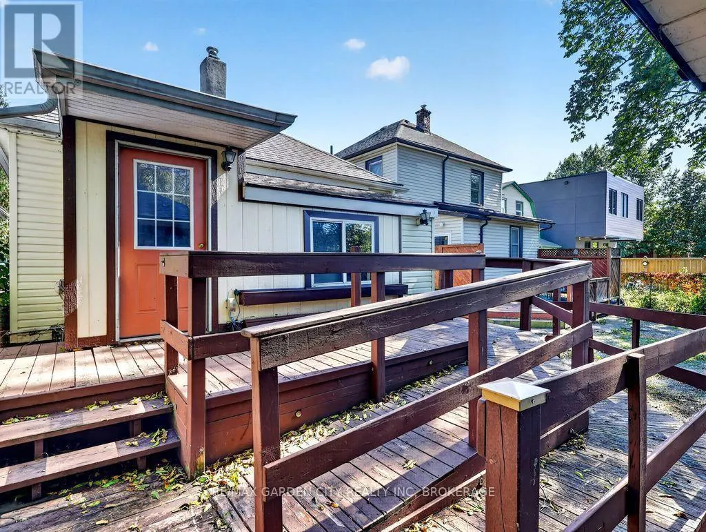 15 RODMAN STREET