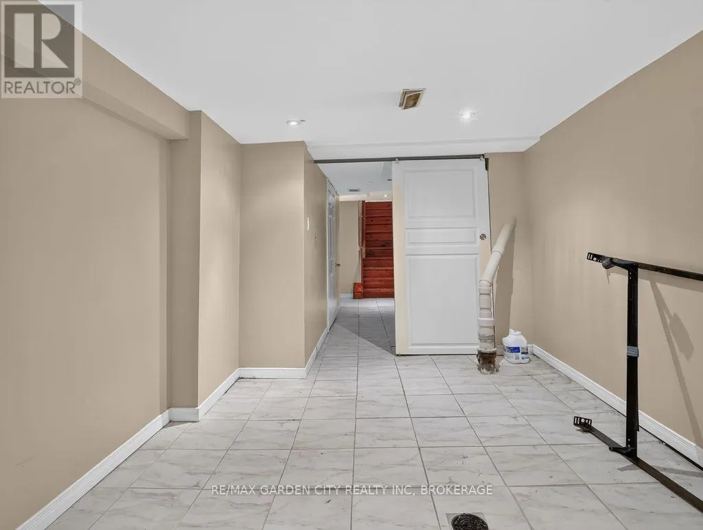 15 RODMAN STREET