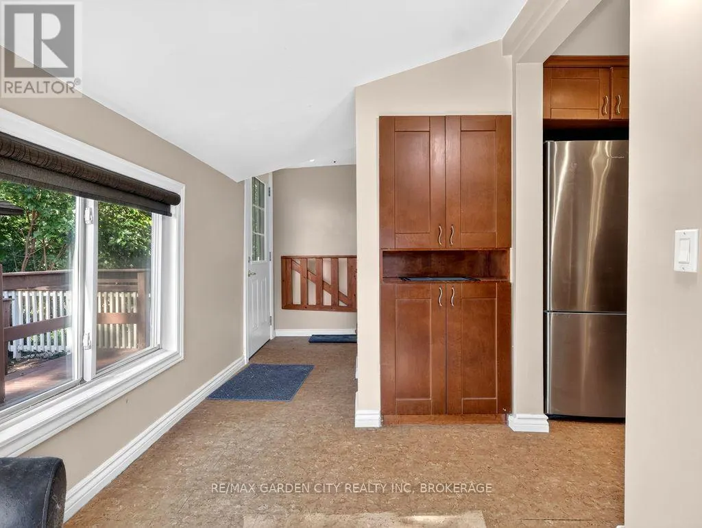 15 RODMAN STREET