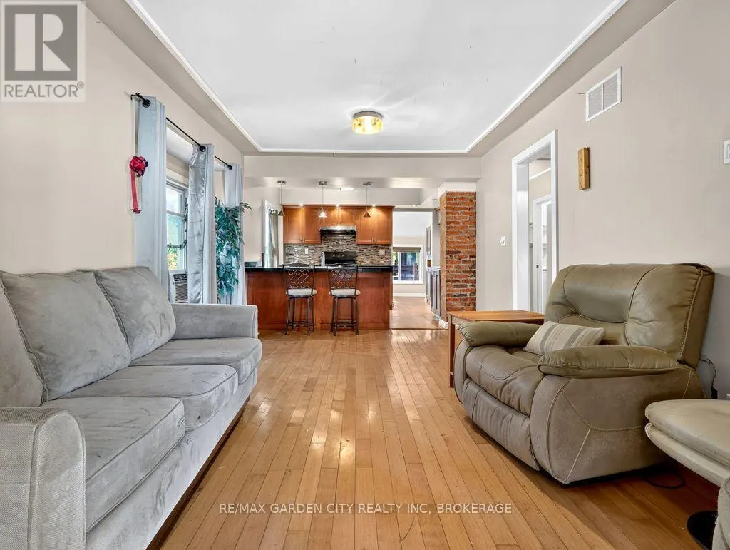 15 RODMAN STREET