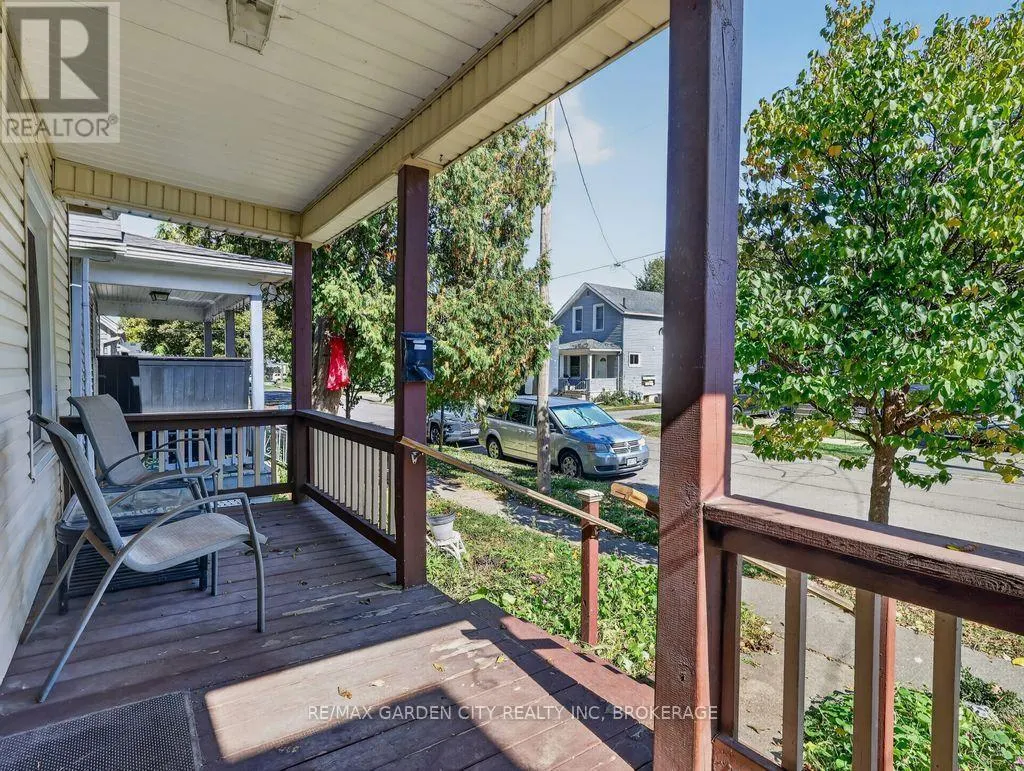 15 RODMAN STREET