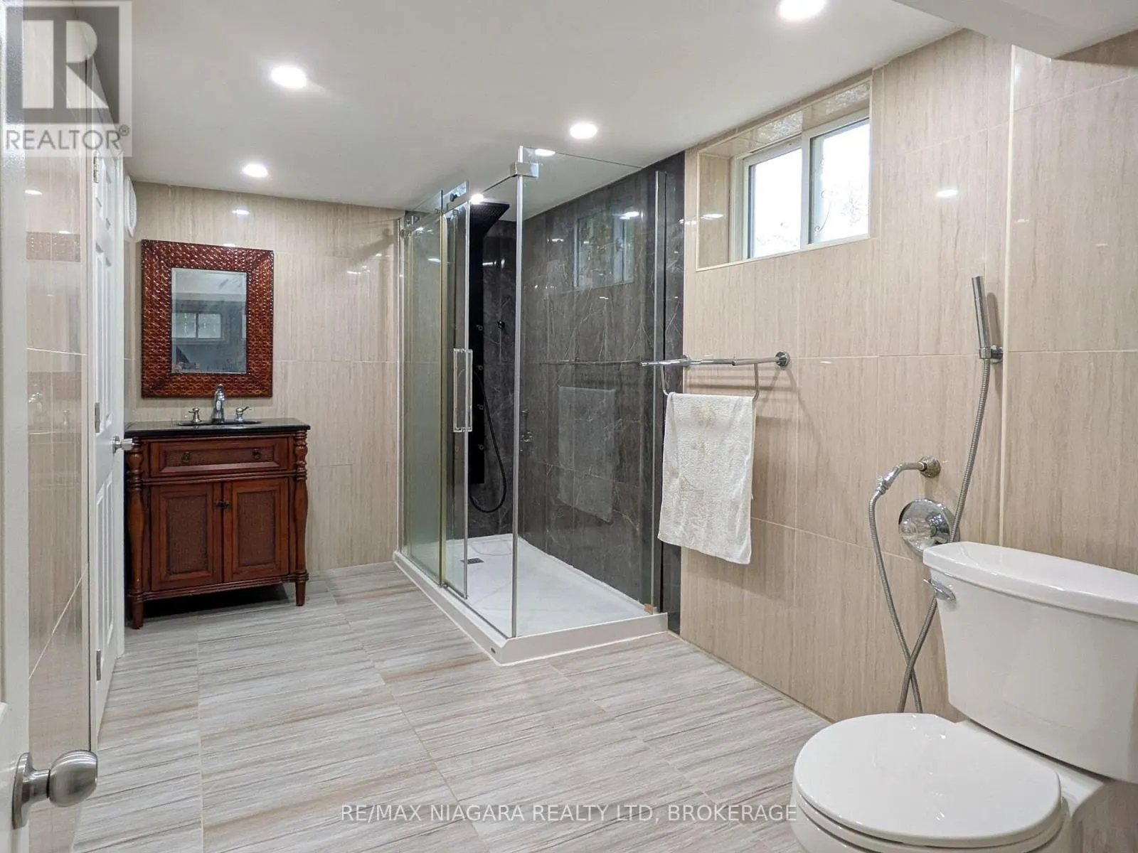 6122 MAYFAIR DRIVE