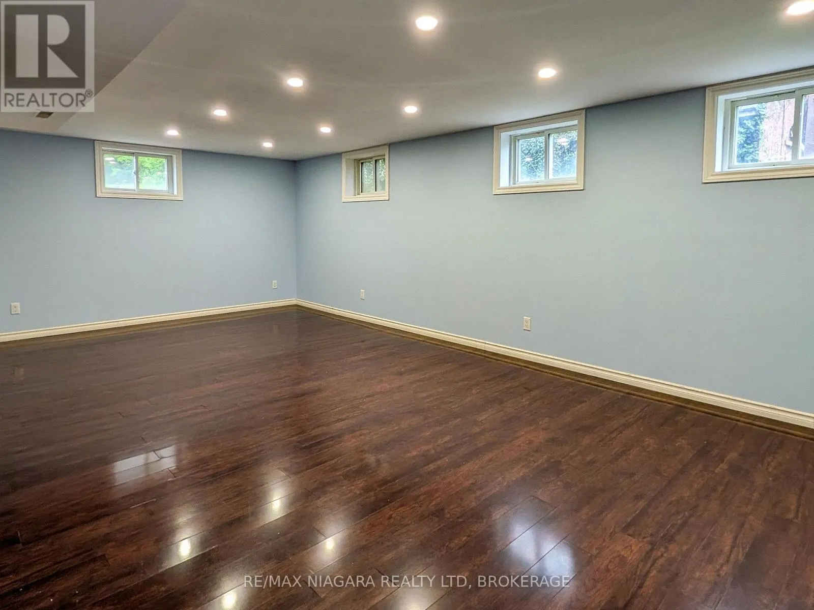 6122 MAYFAIR DRIVE