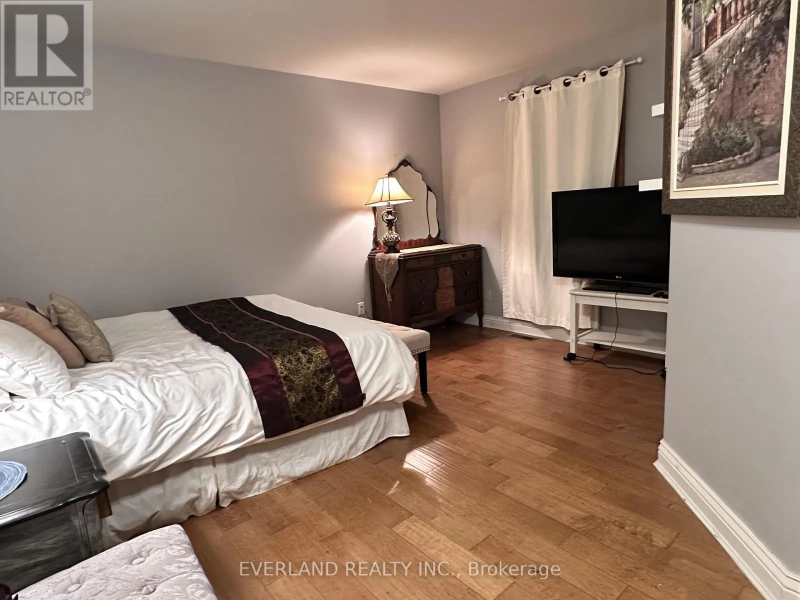 PRIME BEDROOM - 3369 ST PAUL AVENUE