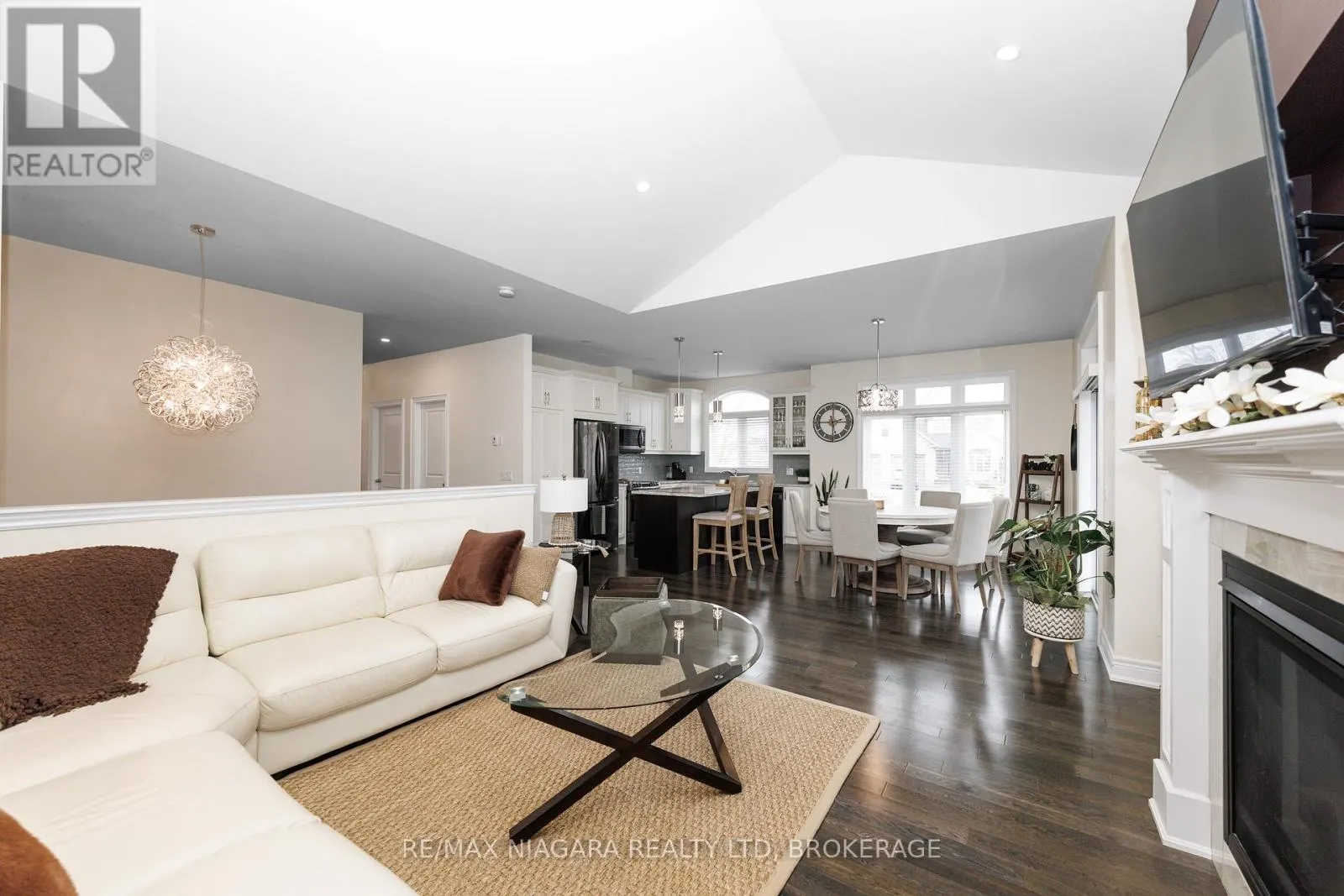4049 VILLAGE CREEK DRIVE