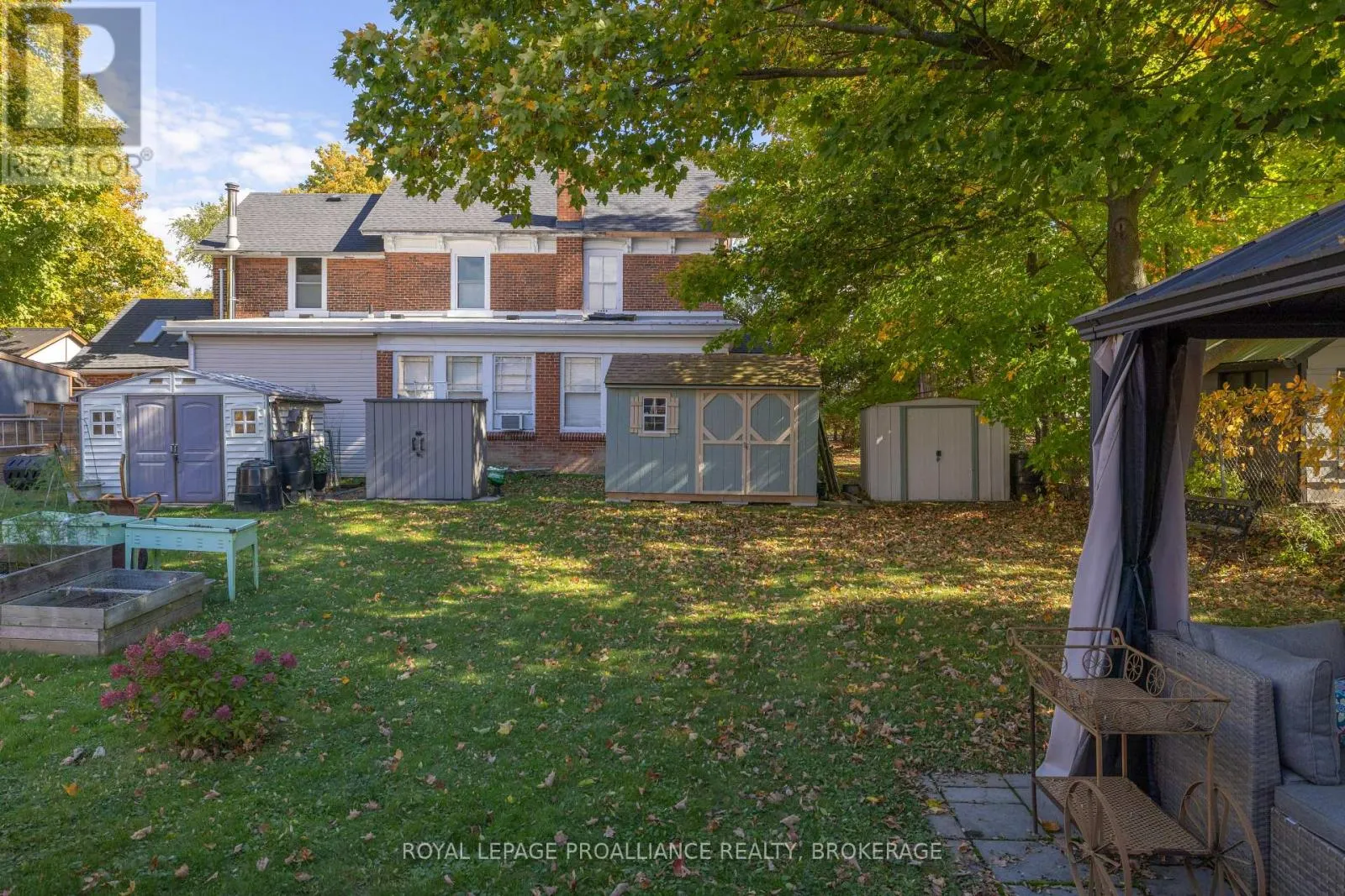27 VICTORIA AVENUE