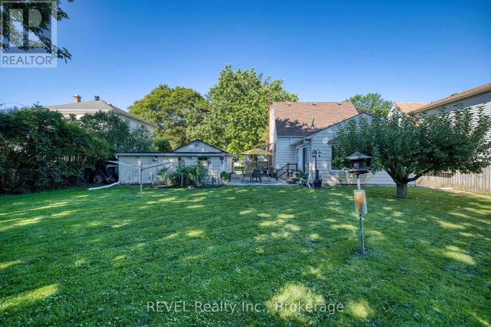 5608 GLAMIS CRESCENT