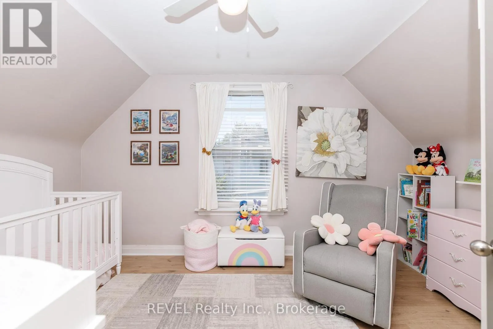 5608 GLAMIS CRESCENT