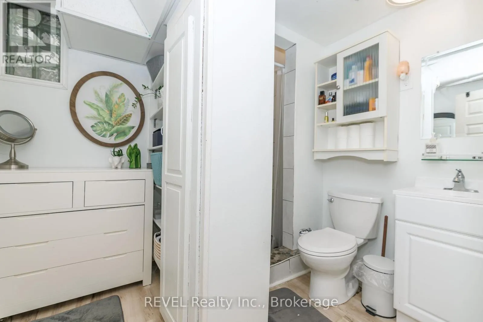 5608 GLAMIS CRESCENT