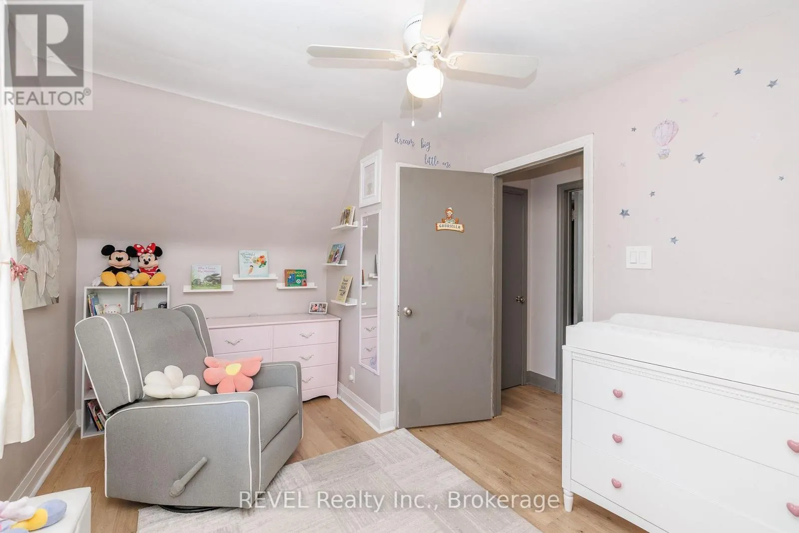 5608 GLAMIS CRESCENT