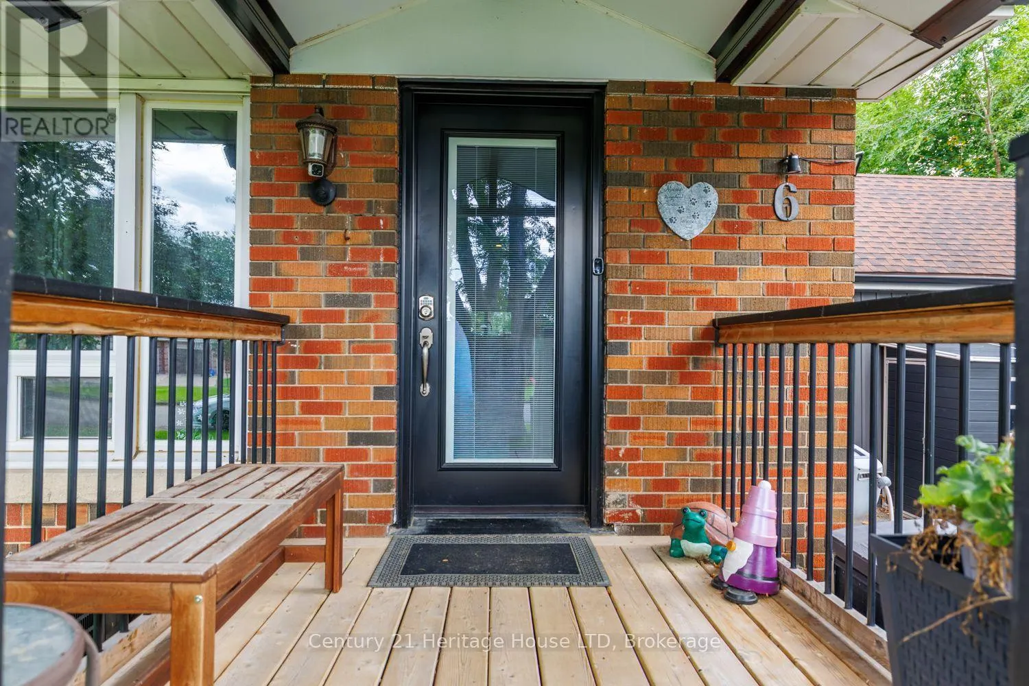 6 GREENOCK CIRCLE
