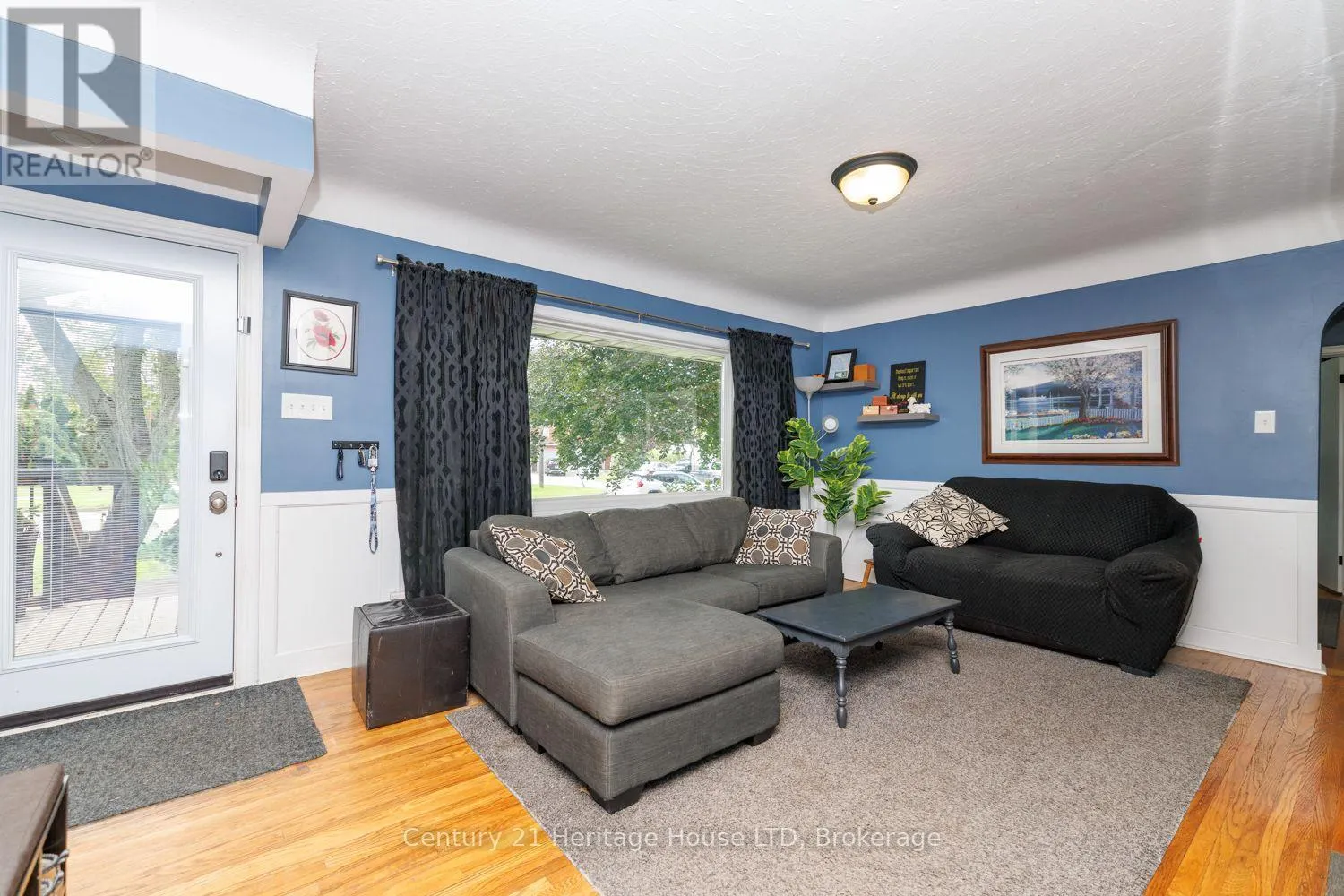 6 GREENOCK CIRCLE