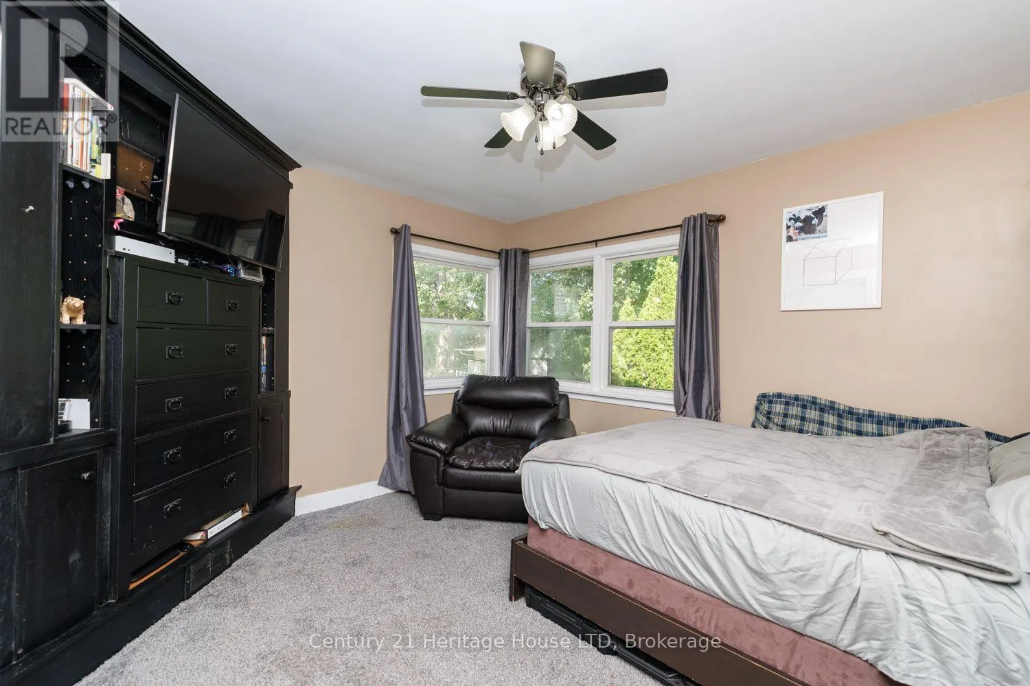 6 GREENOCK CIRCLE