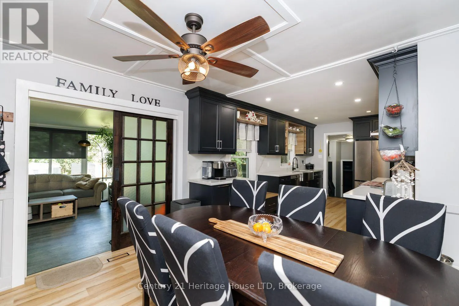6 GREENOCK CIRCLE