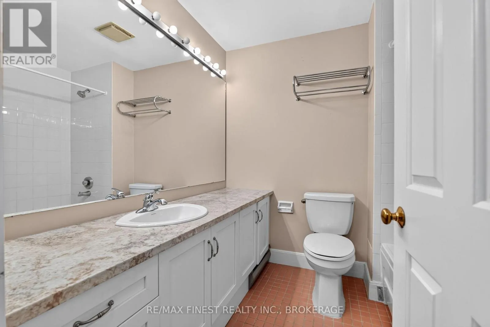302 - 2 BAY STREET #302