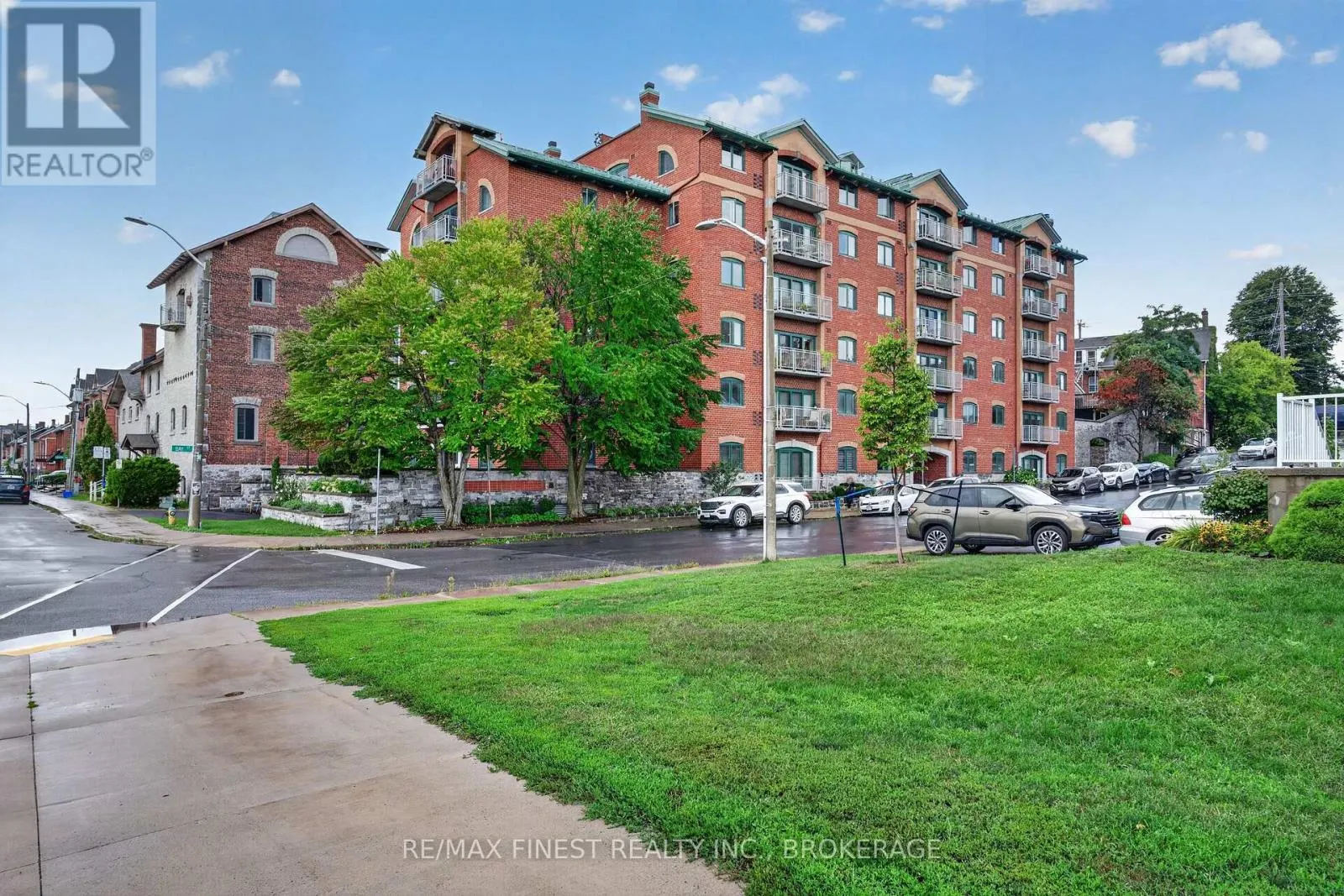 302 - 2 BAY STREET #302