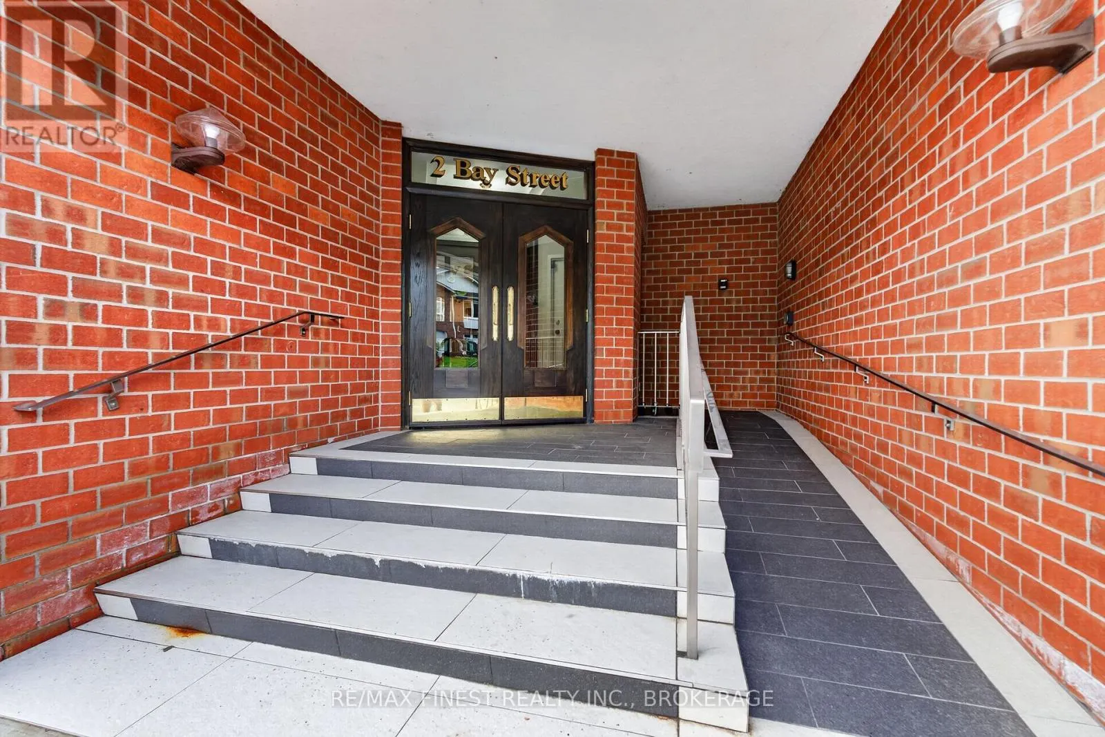 302 - 2 BAY STREET #302