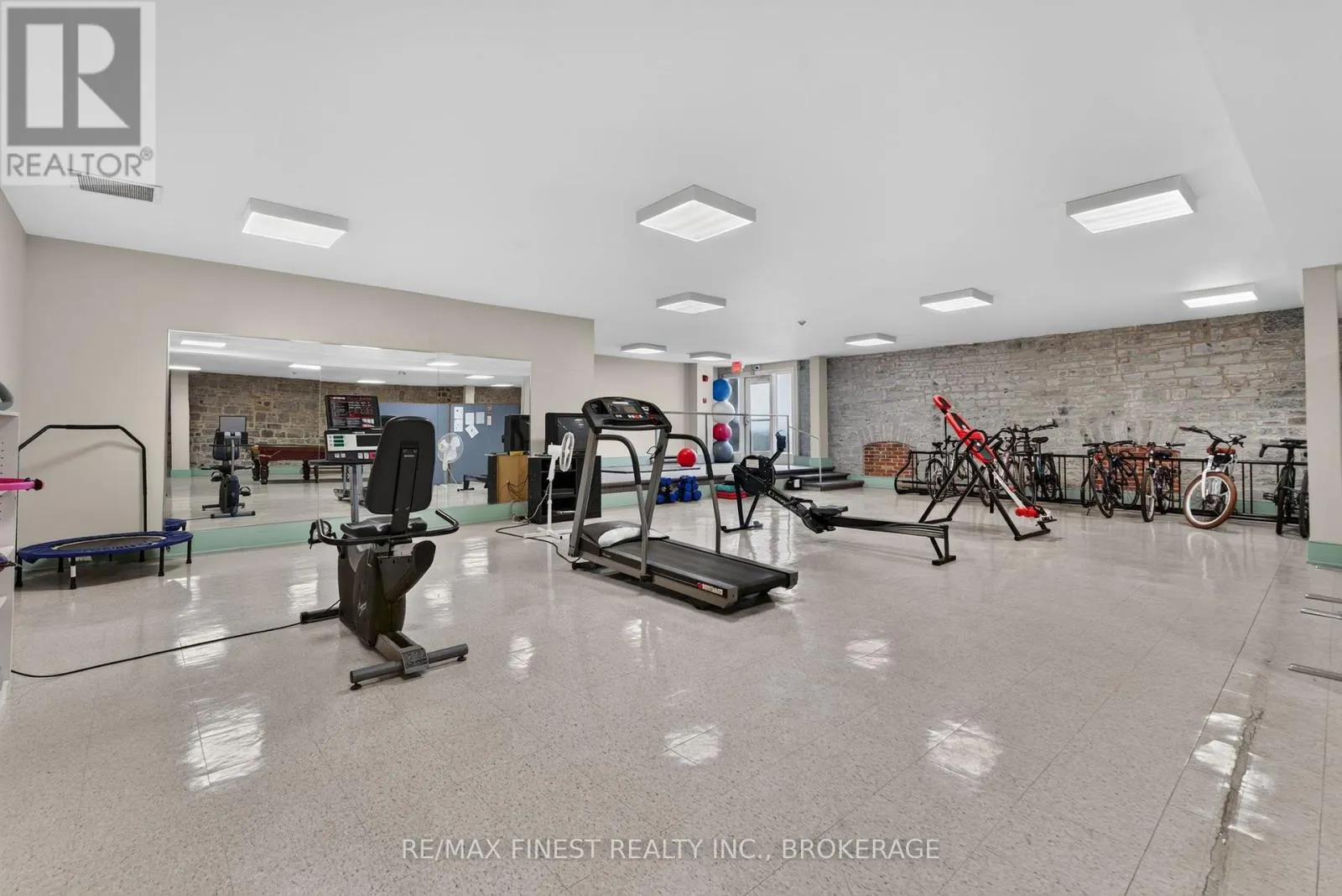 302 - 2 BAY STREET #302