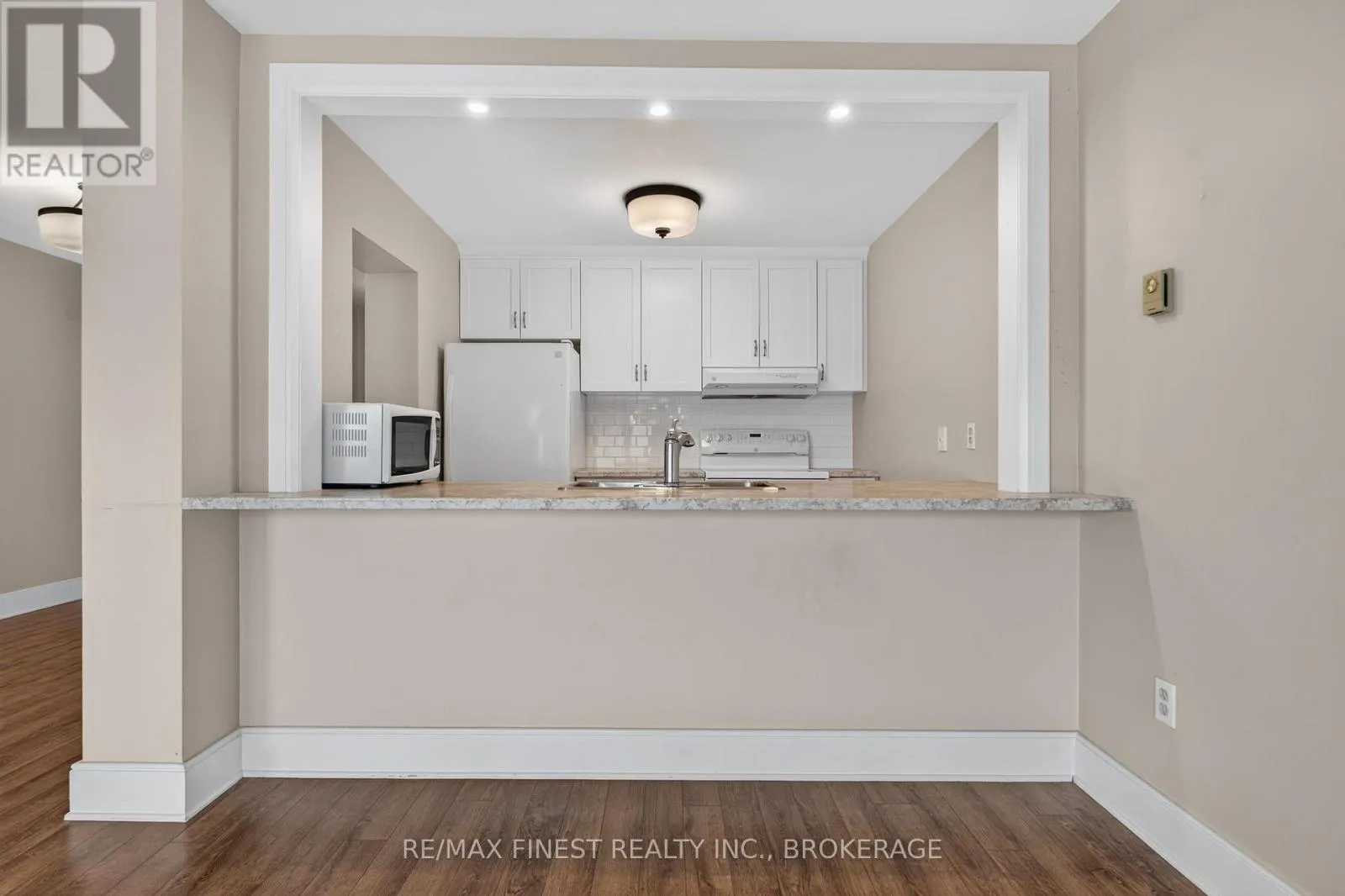 302 - 2 BAY STREET #302