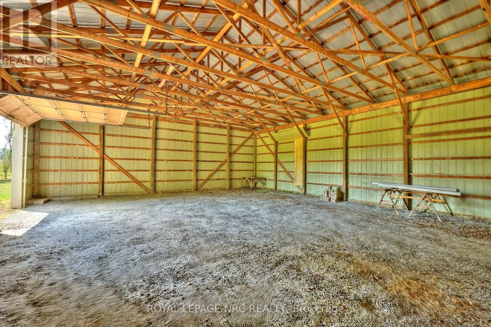 4040 LAKESHORE ROAD