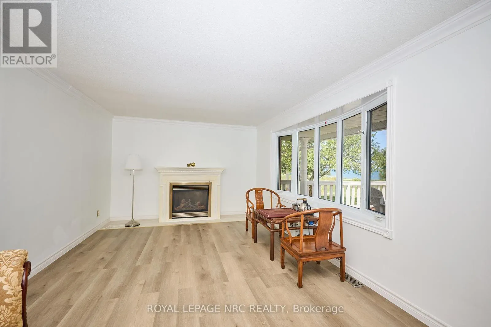 4040 LAKESHORE ROAD