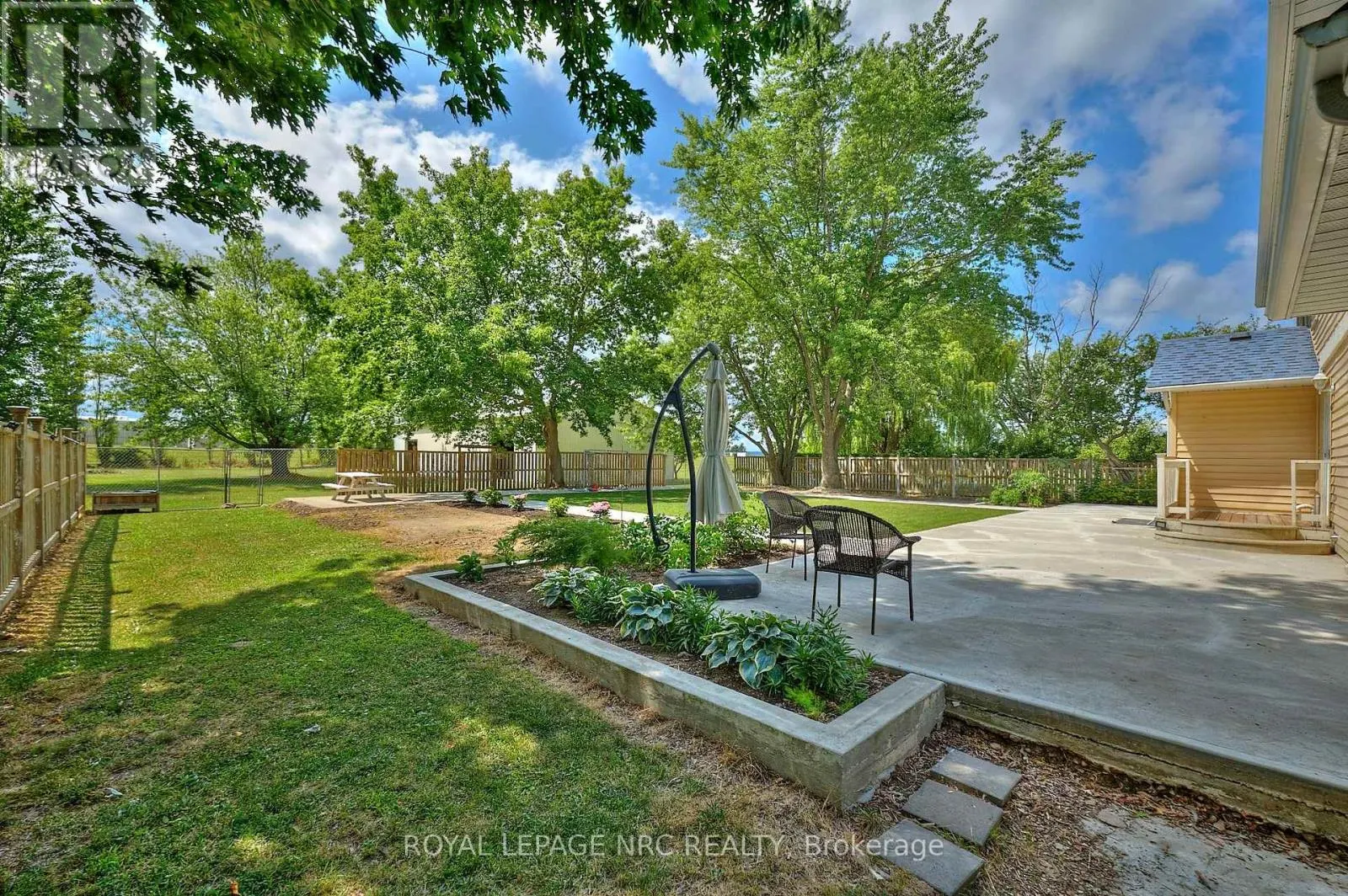 4040 LAKESHORE ROAD