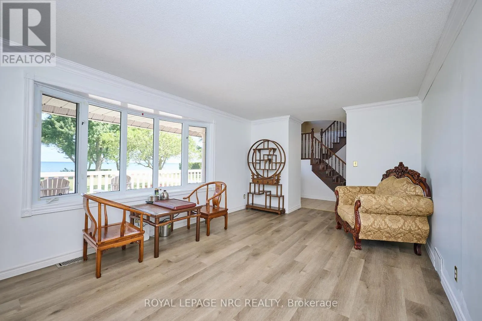 4040 LAKESHORE ROAD