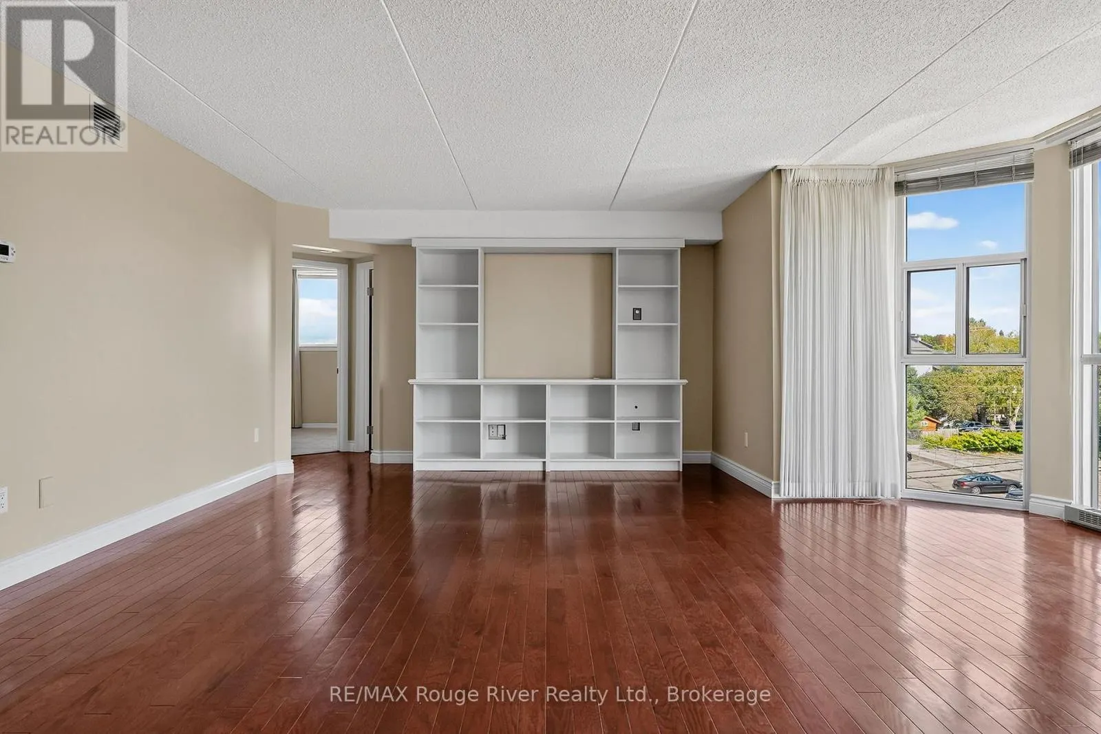 402 - 1 QUEEN STREET #402
