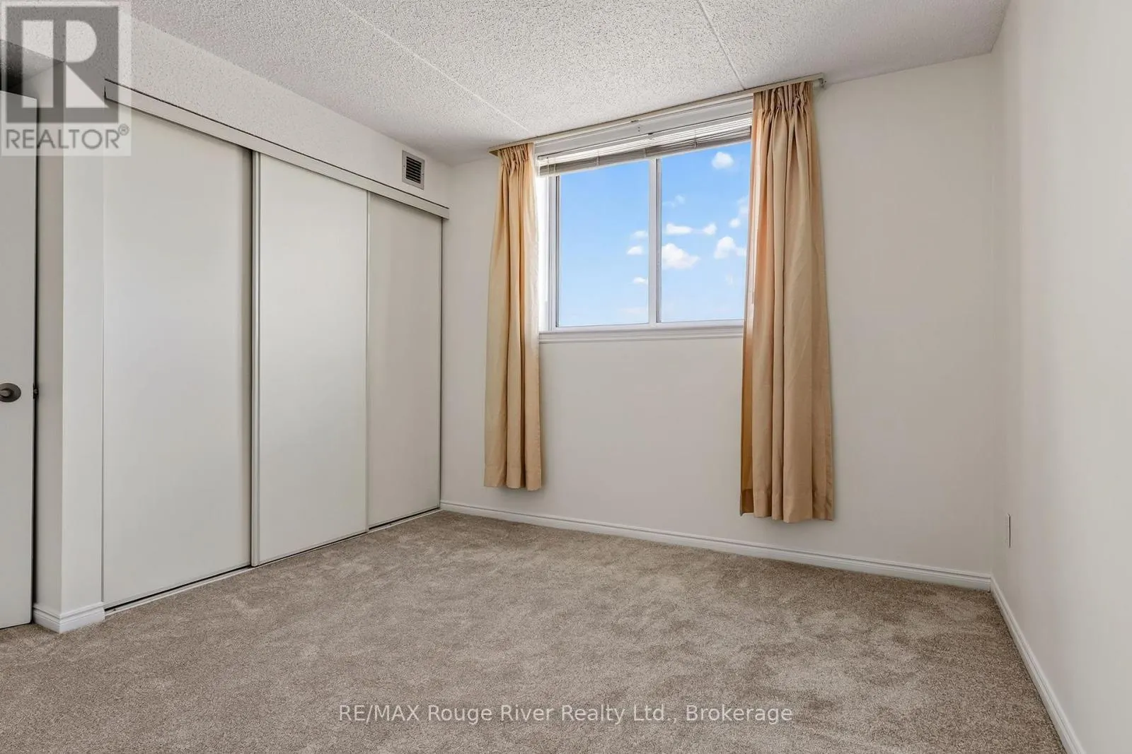 402 - 1 QUEEN STREET #402