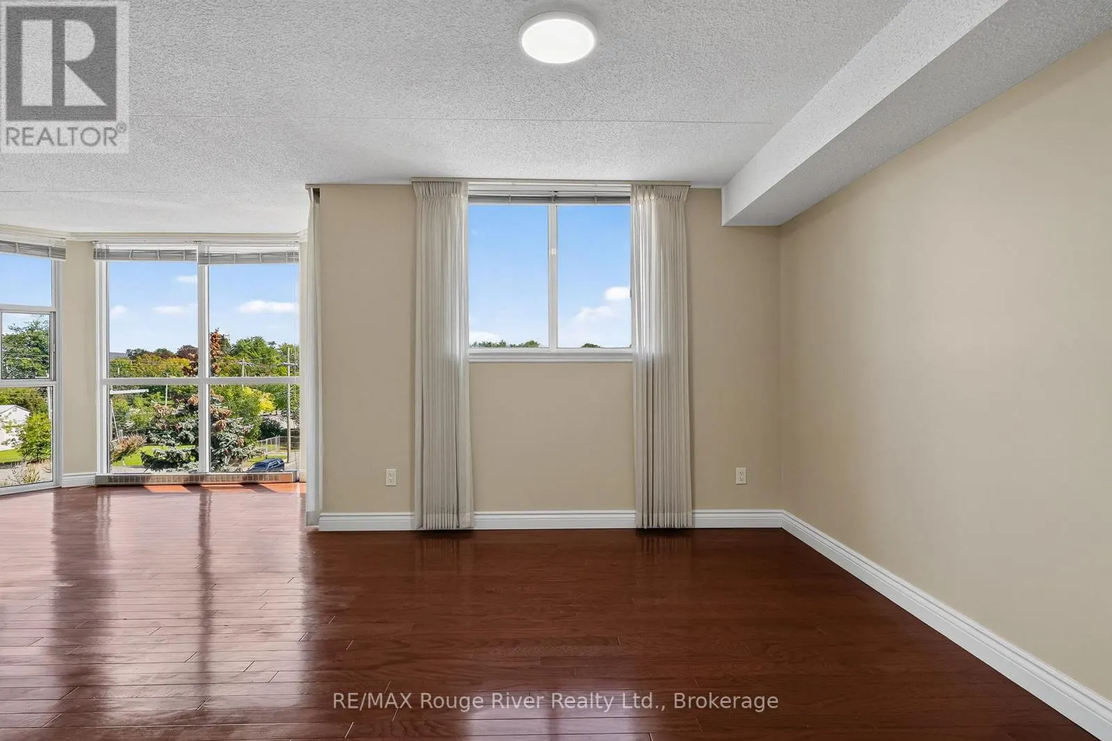 402 - 1 QUEEN STREET #402
