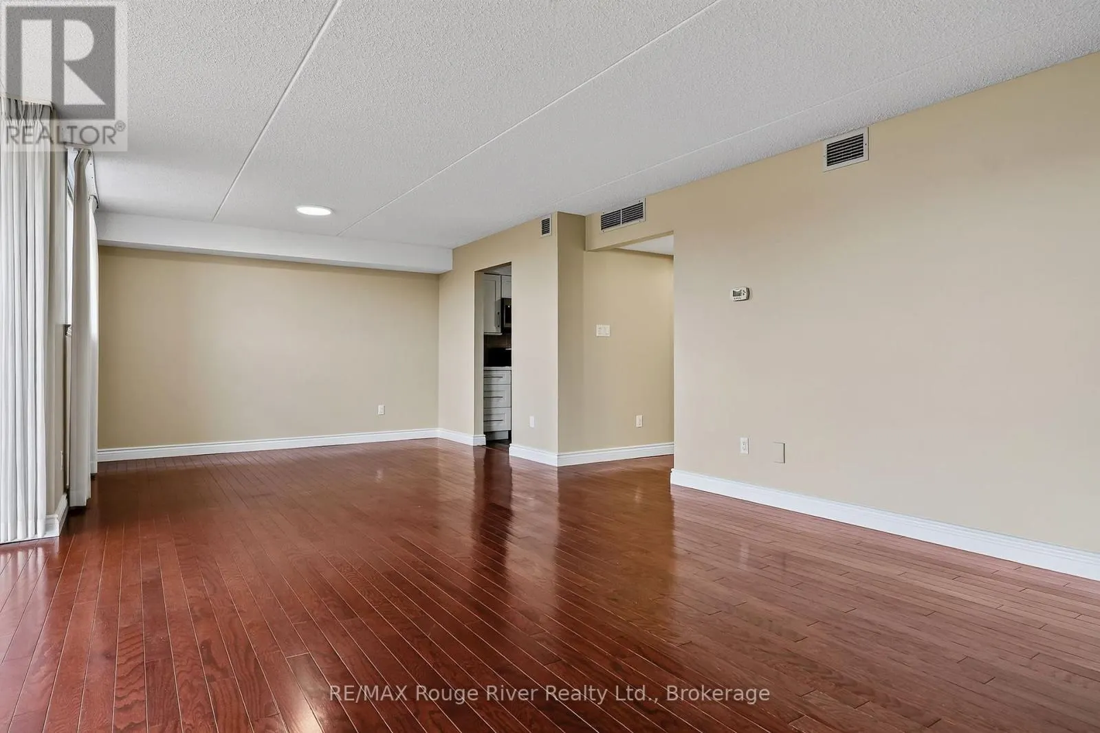 402 - 1 QUEEN STREET #402