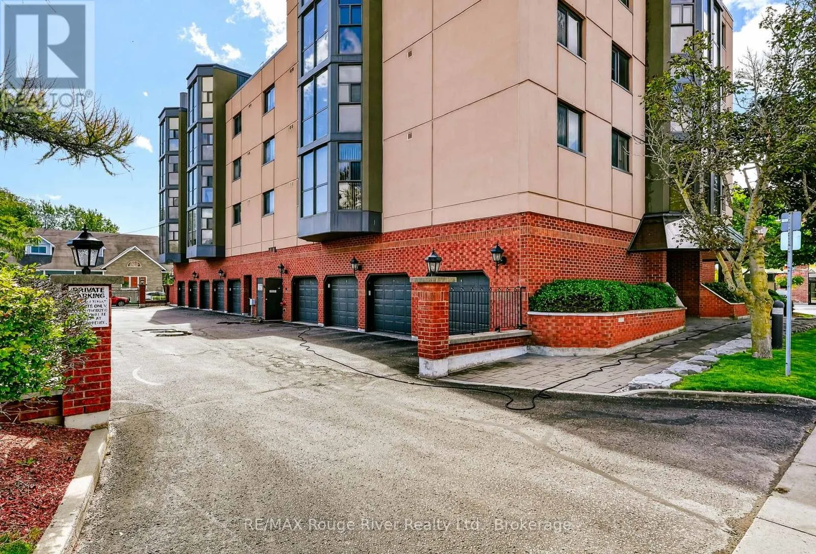 402 - 1 QUEEN STREET #402
