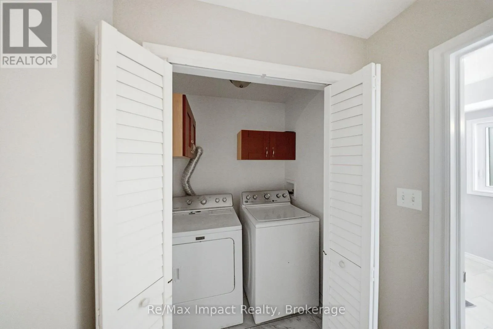 7 UNIVERSITY AVENUE E