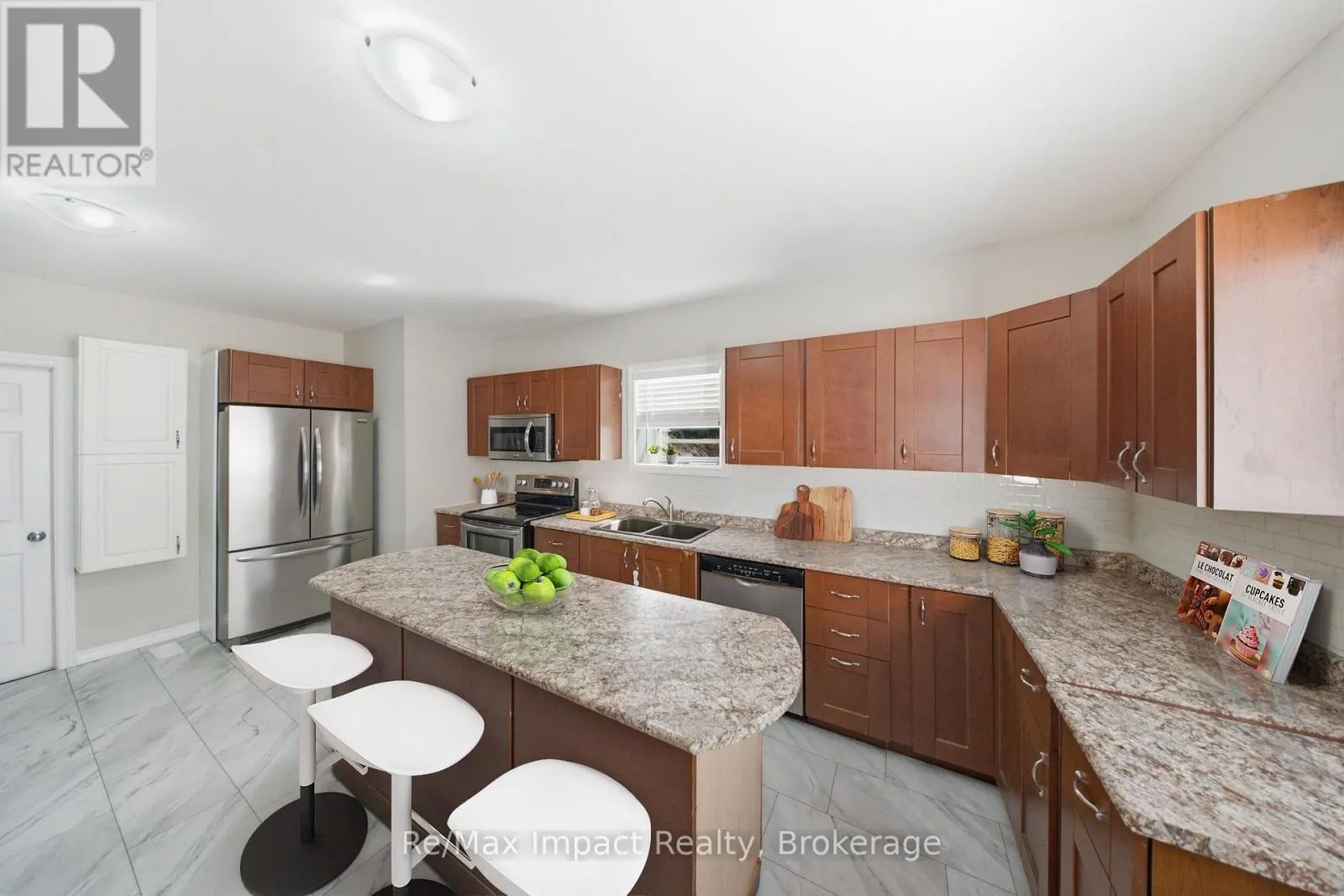 7 UNIVERSITY AVENUE E