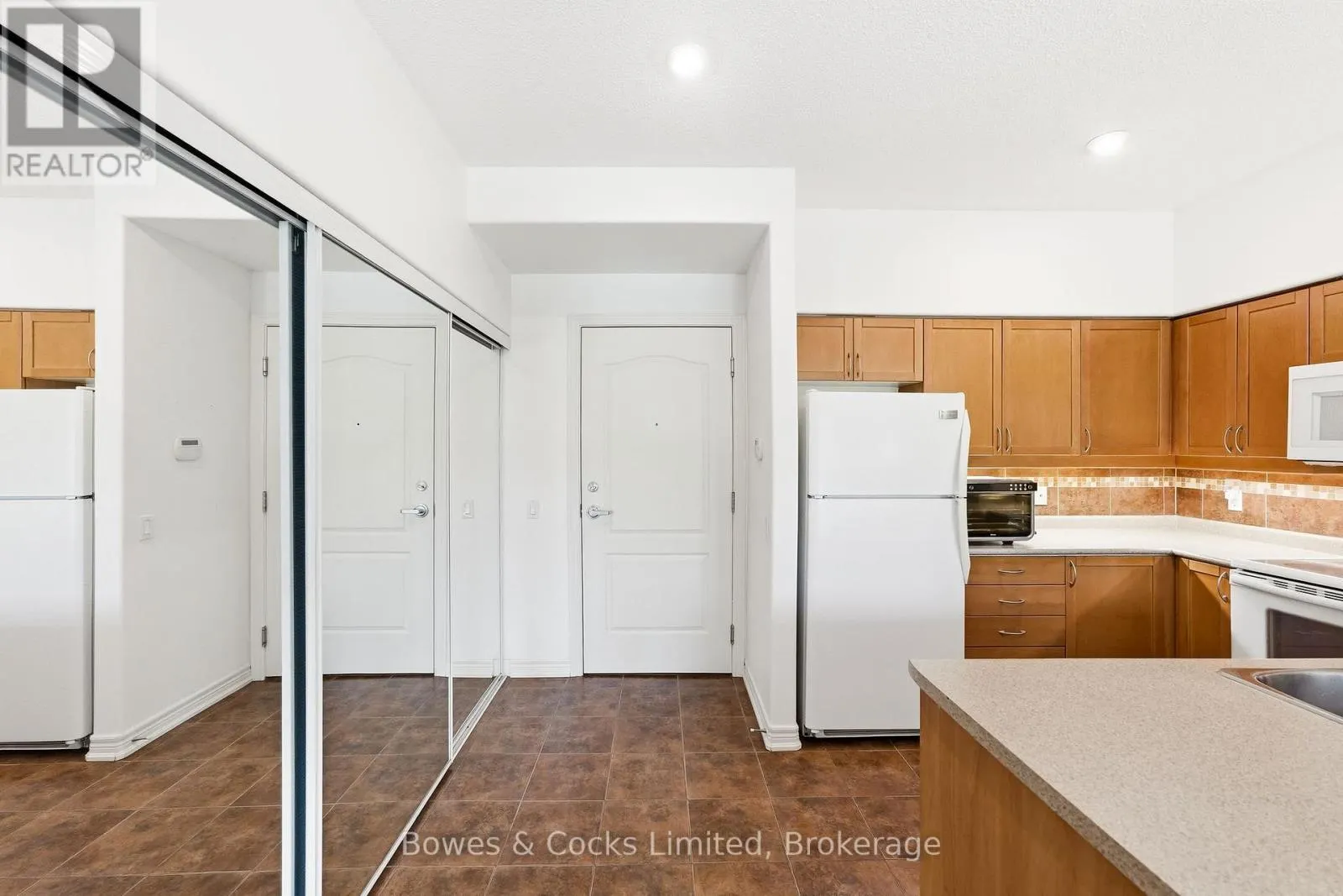 110 - 869 CLONSILLA AVENUE #110