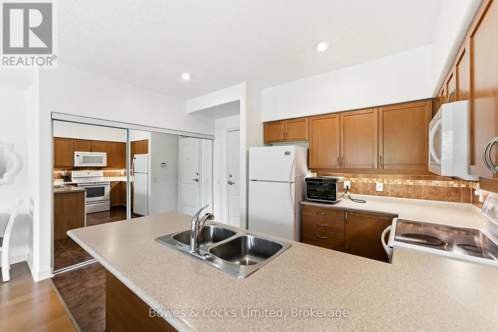 110 - 869 CLONSILLA AVENUE #110